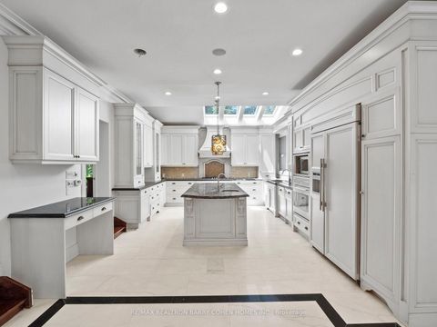 Photo 11 at 40 Old Colony Road, Windfields, Toronto