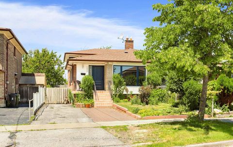 Photo 2 at 109 Elnathan Crescent, Humber Summit, Toronto