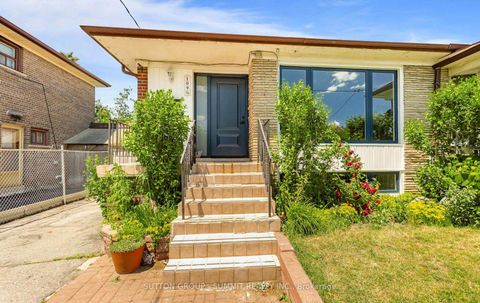 Photo 3 at 109 Elnathan Crescent, Humber Summit, Toronto