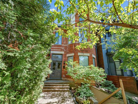 Photo 2 at 25 Grange Avenue, Chinatown, Toronto
