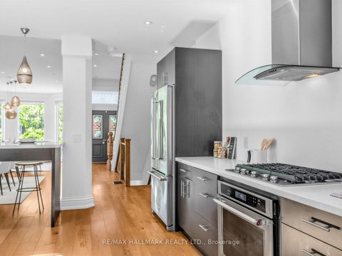 Photo 15 at 25 Grange Avenue, Chinatown, Toronto