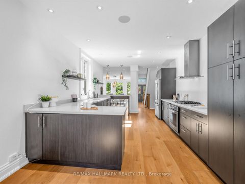 Photo 16 at 25 Grange Avenue, Chinatown, Toronto