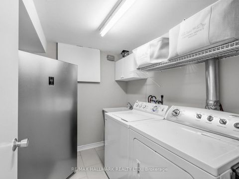 Photo 39 at 25 Grange Avenue, Chinatown, Toronto