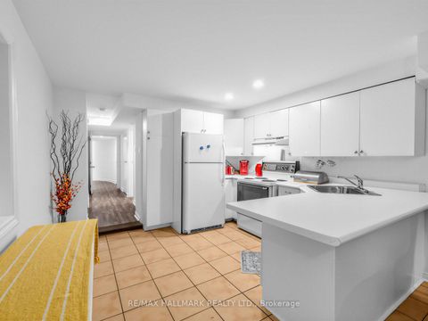 Photo 41 at 25 Grange Avenue, Chinatown, Toronto