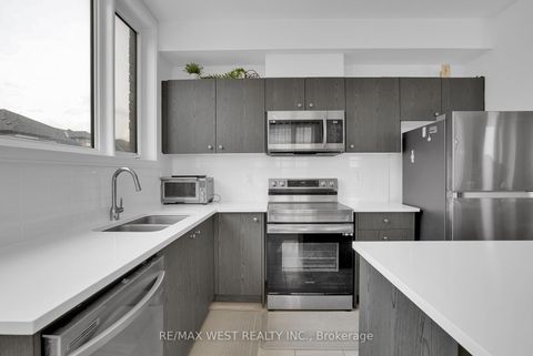Photo 3 at 34 Spry Lane, Shore, Barrie