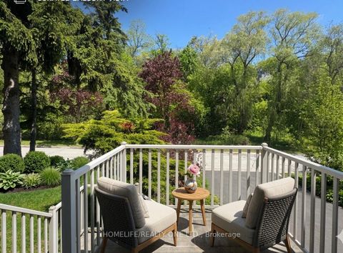Photo 3 at 31 Bearwood Drive, Humber Valley, Toronto
