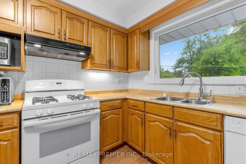 Photo 21 at 21 Halbadier Place, City Centre West, Toronto