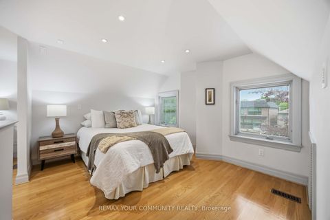 Photo 12 at 44 Castlefield Avenue, Eglinton, Toronto