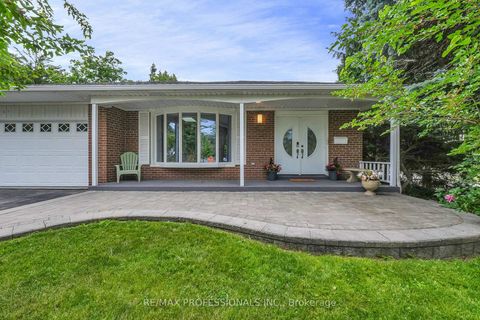 Photo 3 at 37 Sunplains Crescent, Markland Wood, Toronto