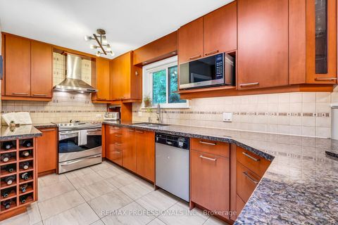 Photo 5 at 37 Sunplains Crescent, Markland Wood, Toronto