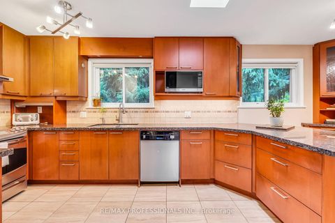 Photo 6 at 37 Sunplains Crescent, Markland Wood, Toronto
