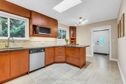 Photo 8 at 37 Sunplains Crescent, Markland Wood, Toronto