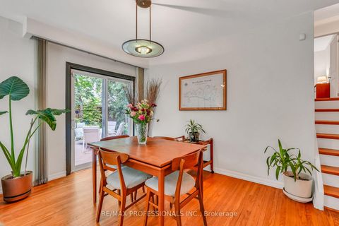 Photo 13 at 37 Sunplains Crescent, Markland Wood, Toronto