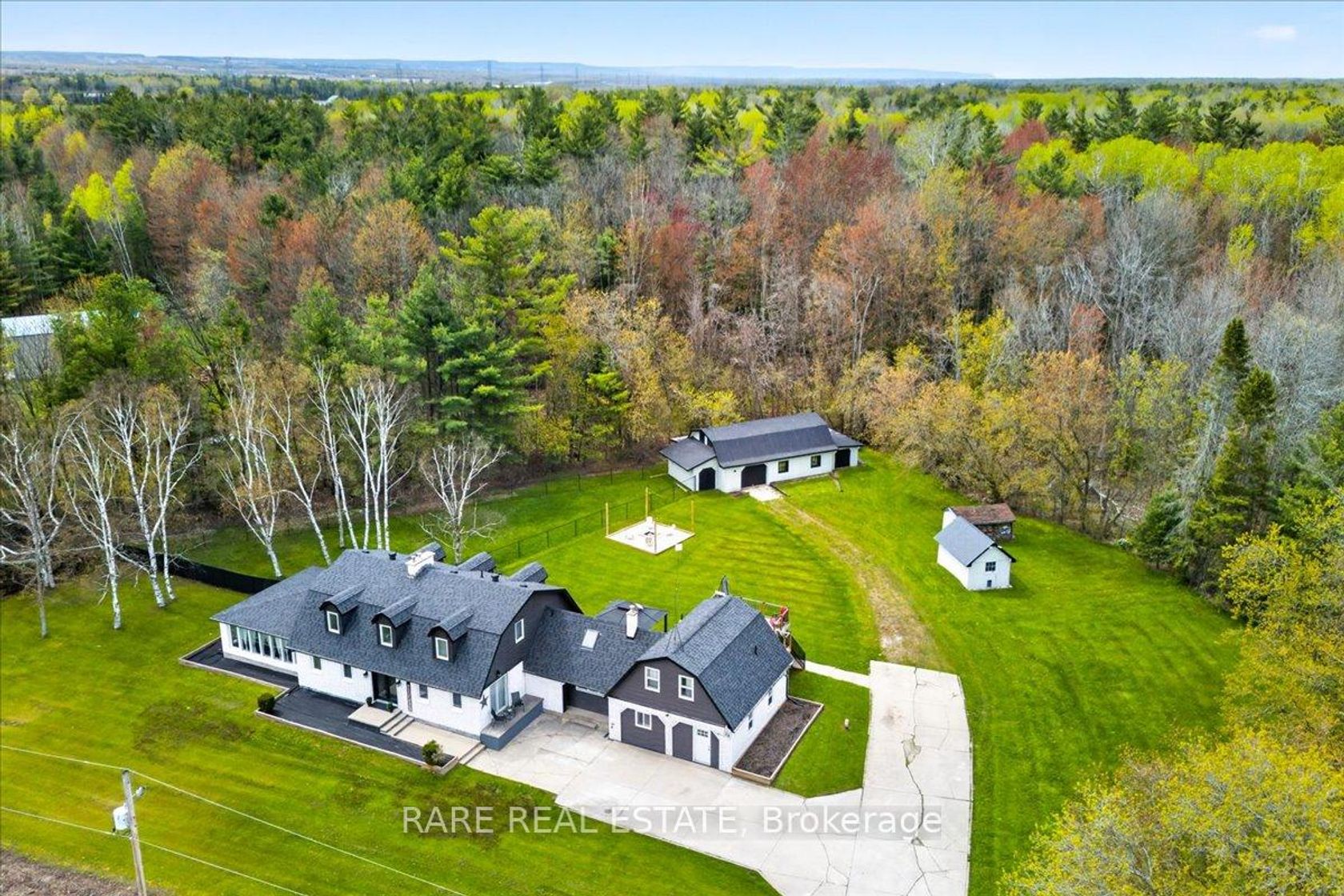 2570 Creemore Avenue, Rural Clearview, Clearview photo number 2