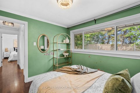 Photo 15 at 12 By Pass Court, Sullivan, Toronto
