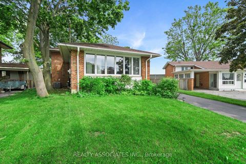 Photo 33 at 12 By Pass Court, Sullivan, Toronto