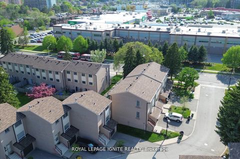 Photo 5 at 190 - 41 Collinsgrove Road, West Hill, Toronto