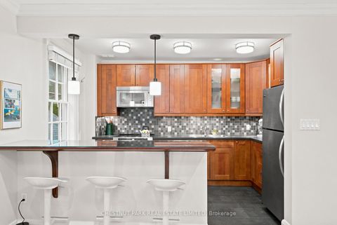 Photo 8 at 303 - 480 Oriole Parkway, Eglinton, Toronto
