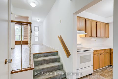 Photo 3 at 83 Green Bush Road, Newtonbrook West, Toronto