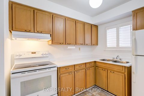 Photo 4 at 83 Green Bush Road, Newtonbrook West, Toronto