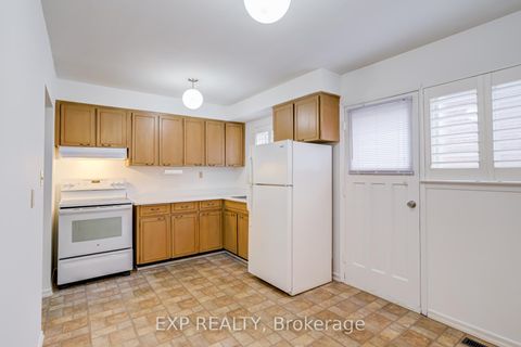 Photo 5 at 83 Green Bush Road, Newtonbrook West, Toronto