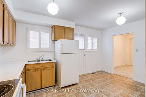 Photo 6 at 83 Green Bush Road, Newtonbrook West, Toronto