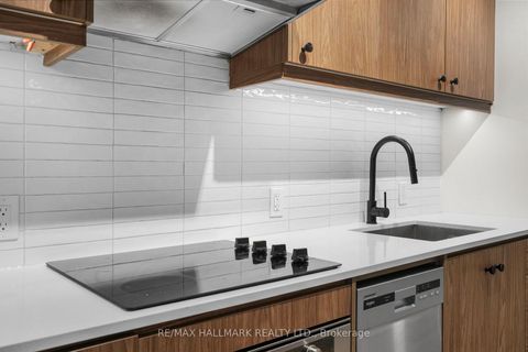 Photo 7 at 207 - 9 Tecumseth Street, Niagara, Toronto