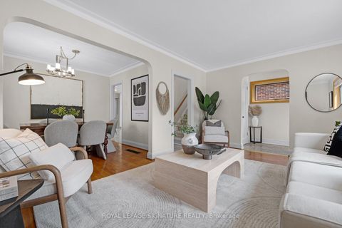 Photo 2 at 142 Divadale Drive, Leaside, Toronto