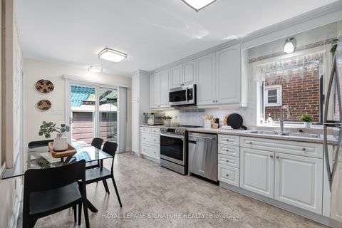 Photo 8 at 142 Divadale Drive, Leaside, Toronto