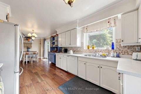 Photo 12 at 8 Cassandra Boulevard, Donalda, Toronto