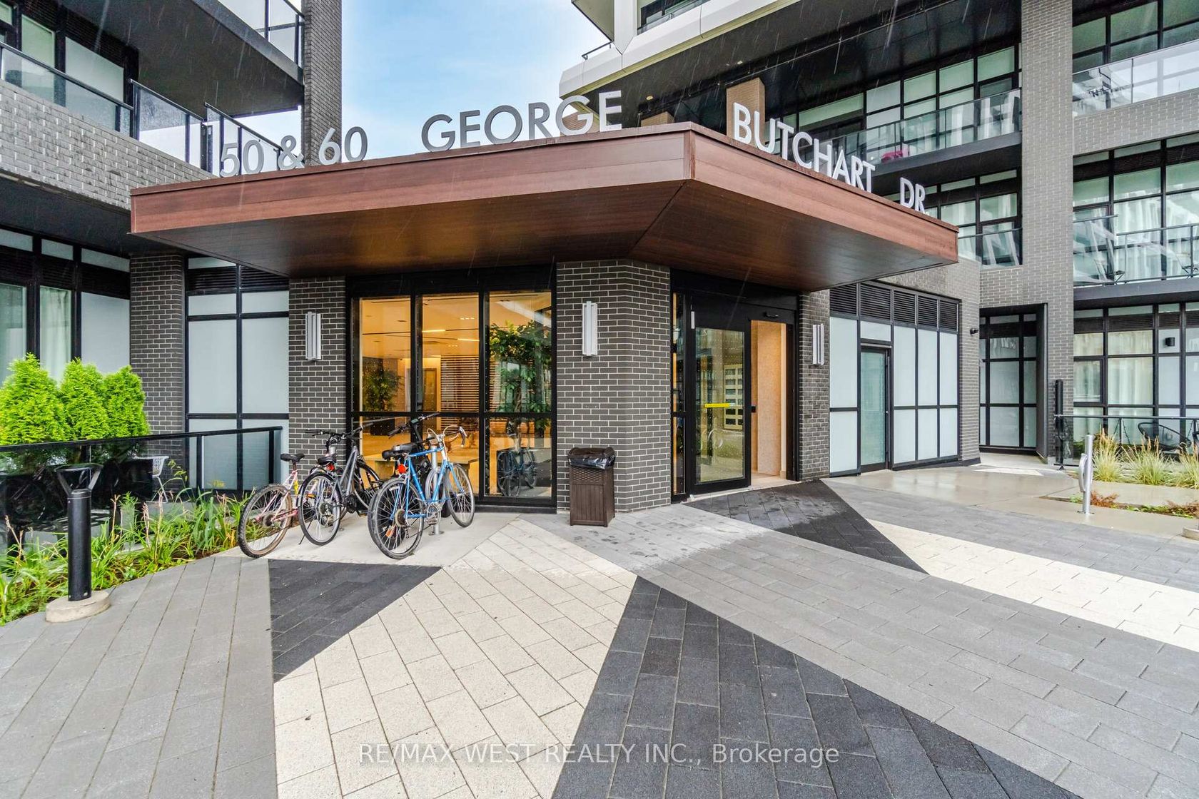 218 - 60 George Butchart Drive, CFB, Toronto 