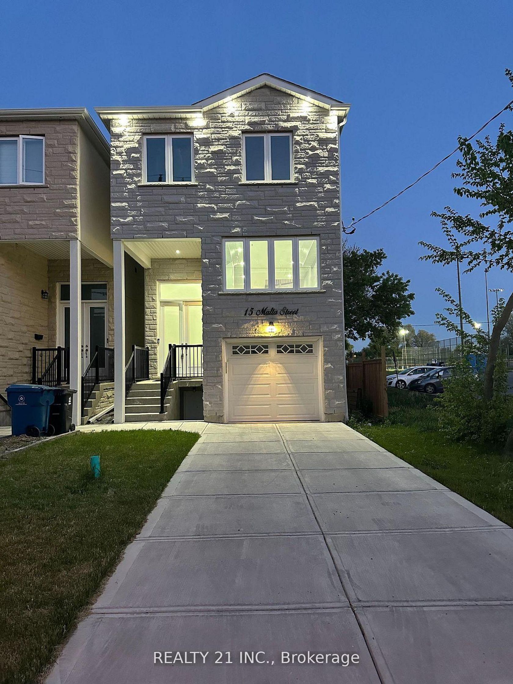 15 Malta Street, Cliffside, Toronto 