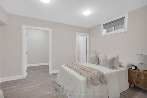 Photo 13 at 15 Wenderly Drive, Aurora Village, Aurora