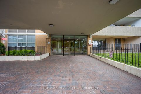 Photo 4 at 404 - 40 Panorama Court, Jamestown, Toronto