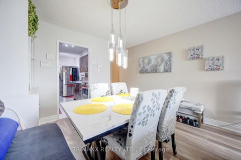Photo 14 at 404 - 40 Panorama Court, Jamestown, Toronto