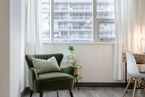 Photo 3 at 604 - 393 King Street W, Waterfront Communities C1, Toronto