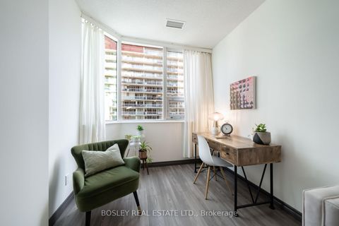 Photo 5 at 604 - 393 King Street W, Waterfront Communities C1, Toronto