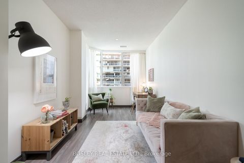 Photo 6 at 604 - 393 King Street W, Waterfront Communities C1, Toronto