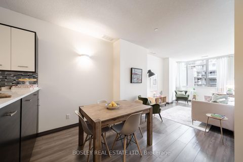 Photo 8 at 604 - 393 King Street W, Waterfront Communities C1, Toronto