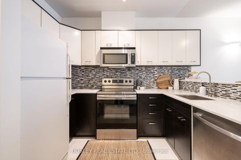 Photo 9 at 604 - 393 King Street W, Waterfront Communities C1, Toronto