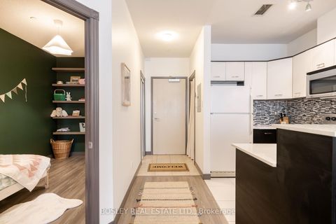 Photo 11 at 604 - 393 King Street W, Waterfront Communities C1, Toronto