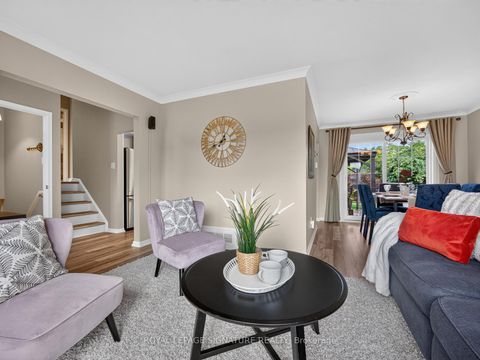Photo 2 at 18 Willowood Court, Don Valley Village, Toronto