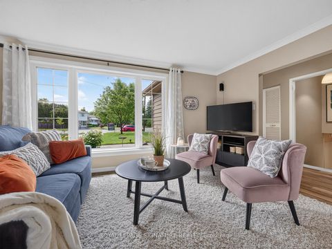 Photo 4 at 18 Willowood Court, Don Valley Village, Toronto