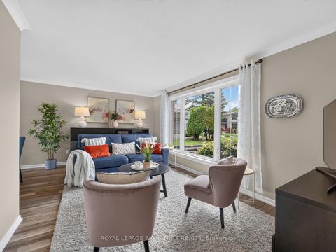Photo 6 at 18 Willowood Court, Don Valley Village, Toronto