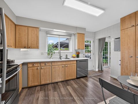 Photo 10 at 18 Willowood Court, Don Valley Village, Toronto