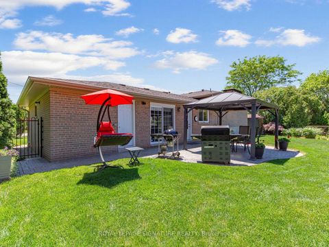 Photo 32 at 18 Willowood Court, Don Valley Village, Toronto