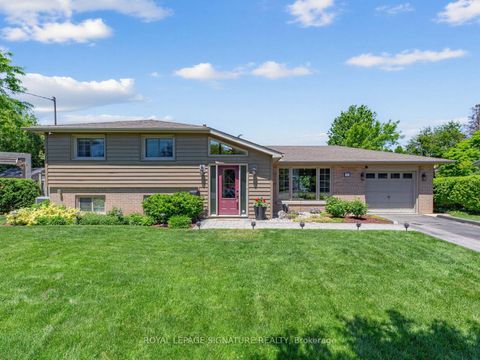 Photo 43 at 18 Willowood Court, Don Valley Village, Toronto