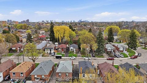 Photo 3 at 53 Juliet Crescent, Eglinton West, Toronto