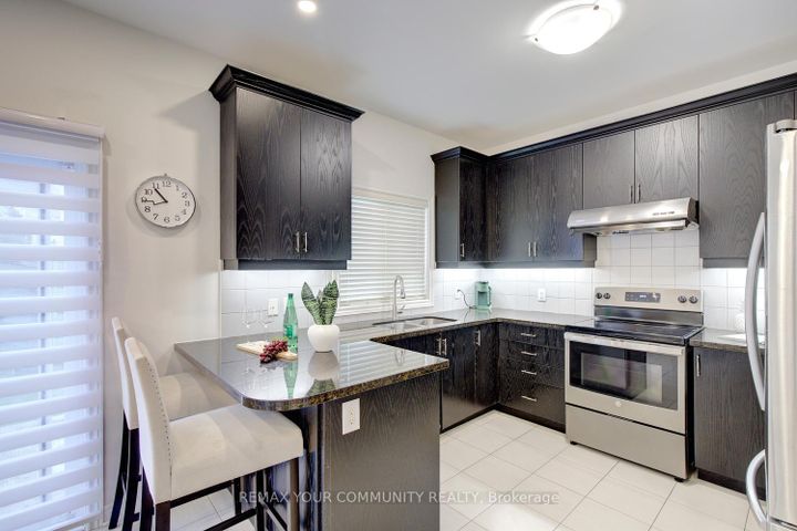 Photo 17 at 378 Lauderdale Drive, Patterson, Vaughan