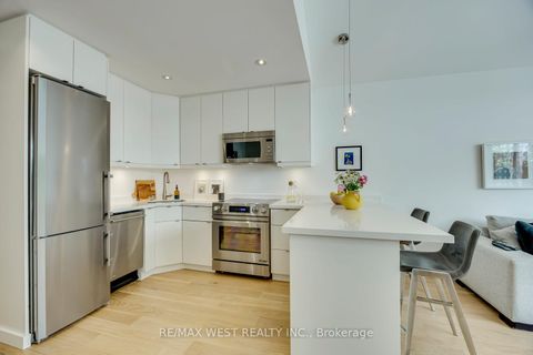 Photo 6 at 80 Rockwell Avenue, Pellam Park, Toronto